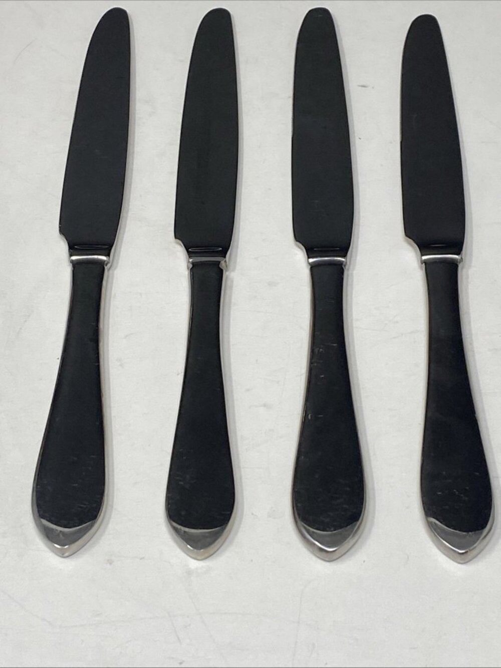 Set Of 4 Cambridge West Satin Stainless Dinner Knives 9”